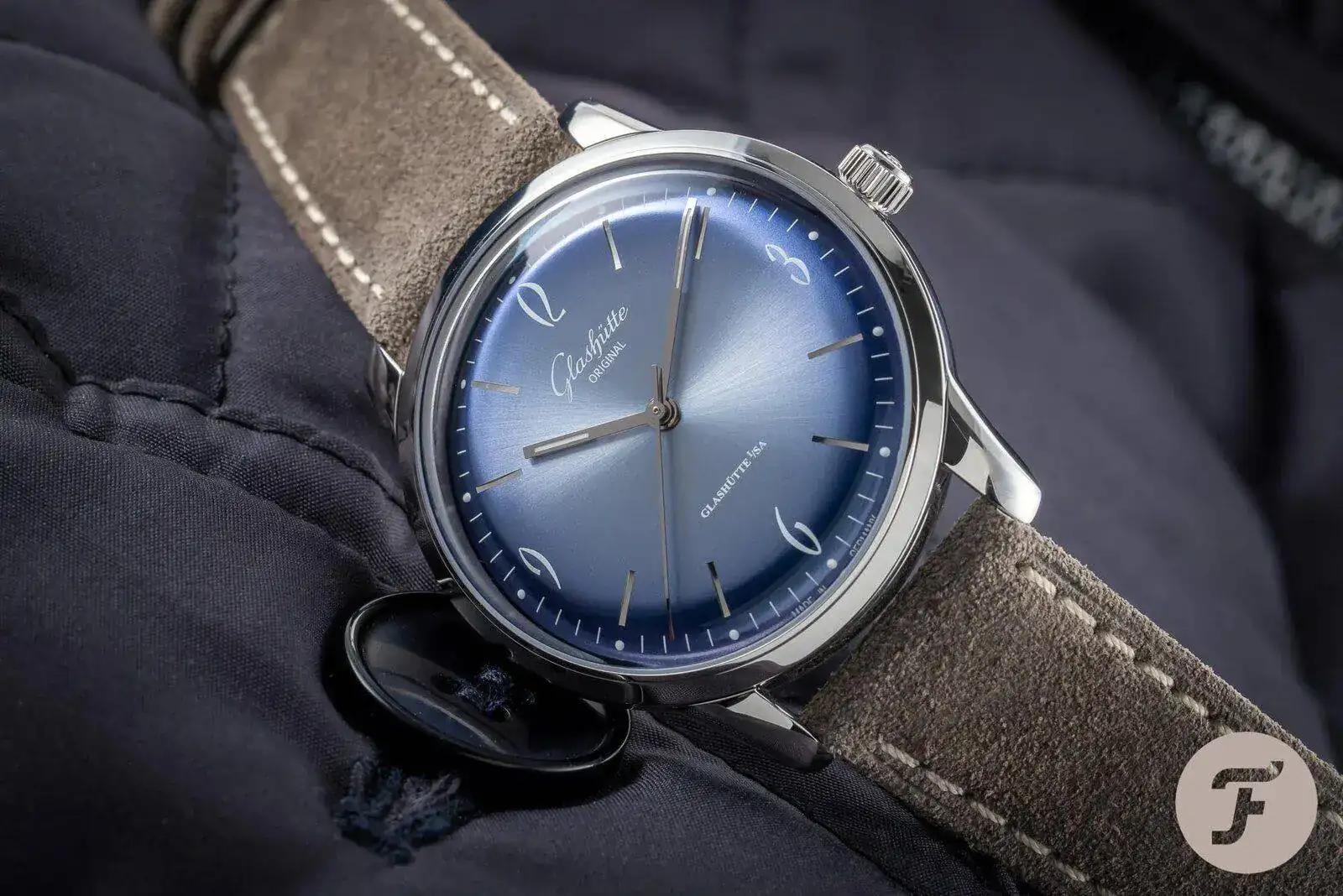Glashutte-Original-Sixties-Annual-Edition-1-39-52-14-02-04.007.webp