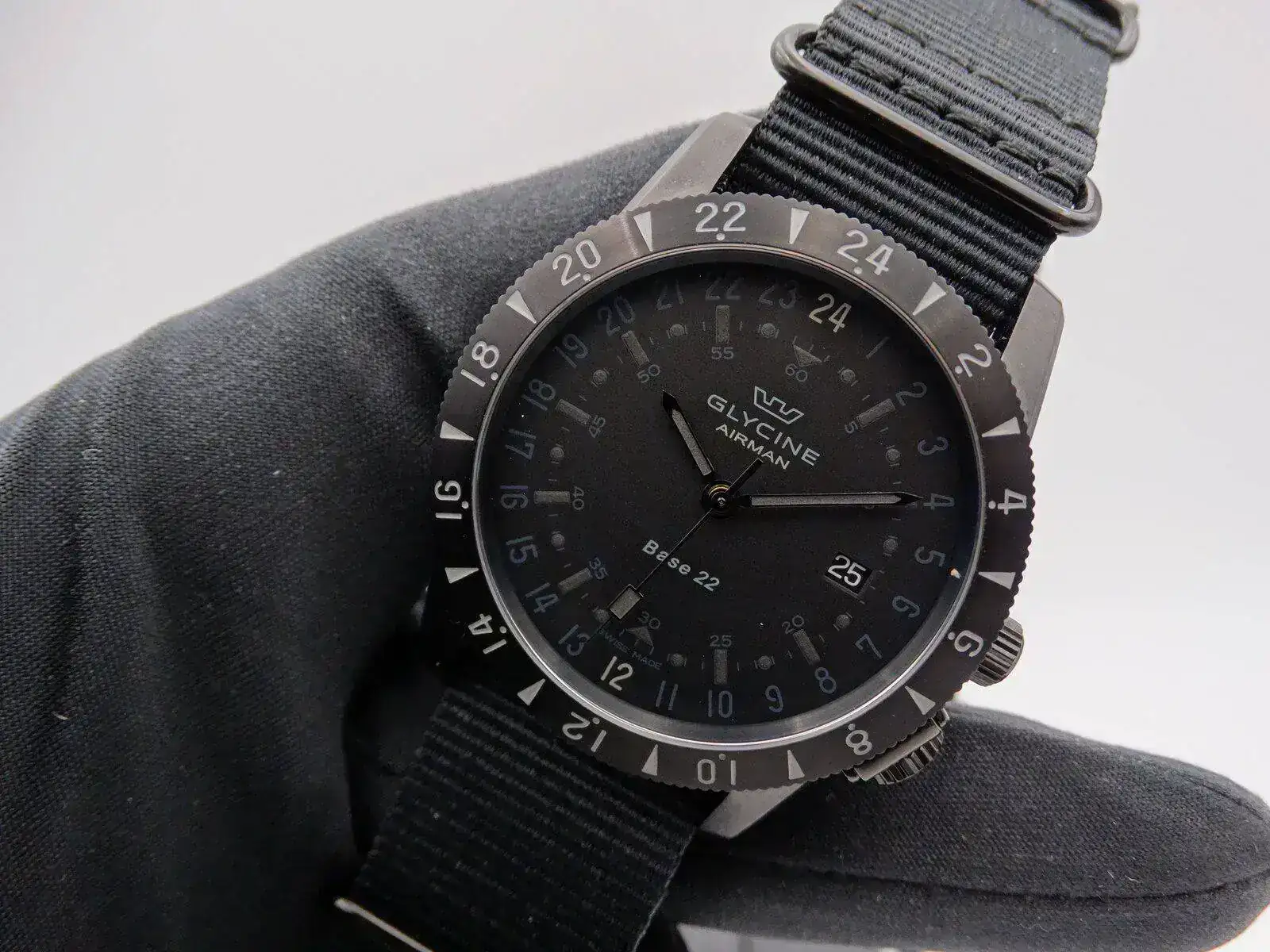 Glycine Airman Base 22 GMT Purist 9660.webp