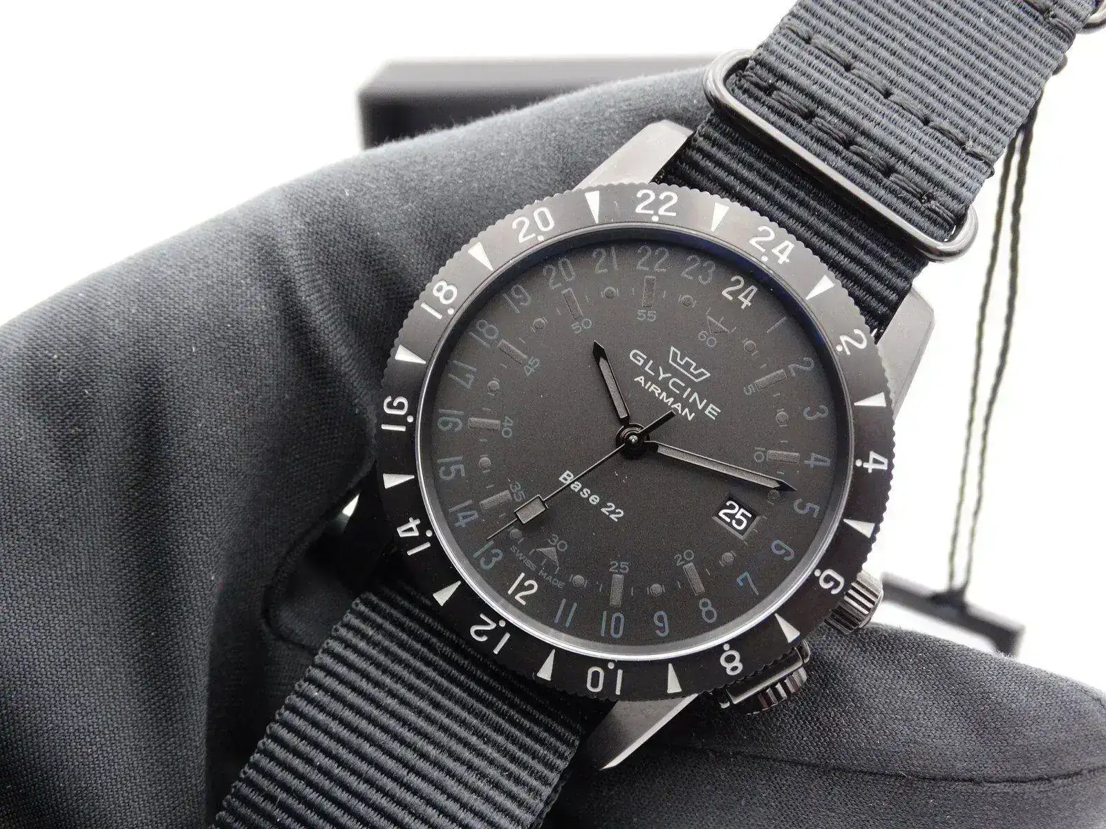 Glycine Airman Base 22 GMT Purist 9676.webp