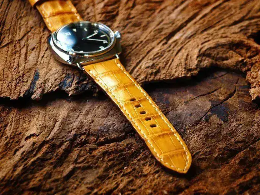 Golden%20croc%20strap.webp