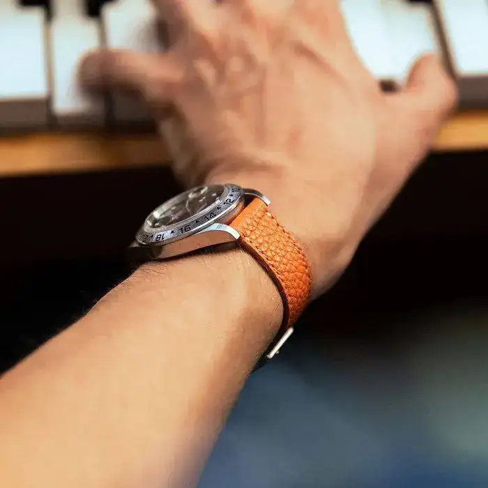 GOOZOrangeLeatherWatchStrap_2_1x1_6fb1d585-f853-46c4-b783-73da33f53088_700x.jpg