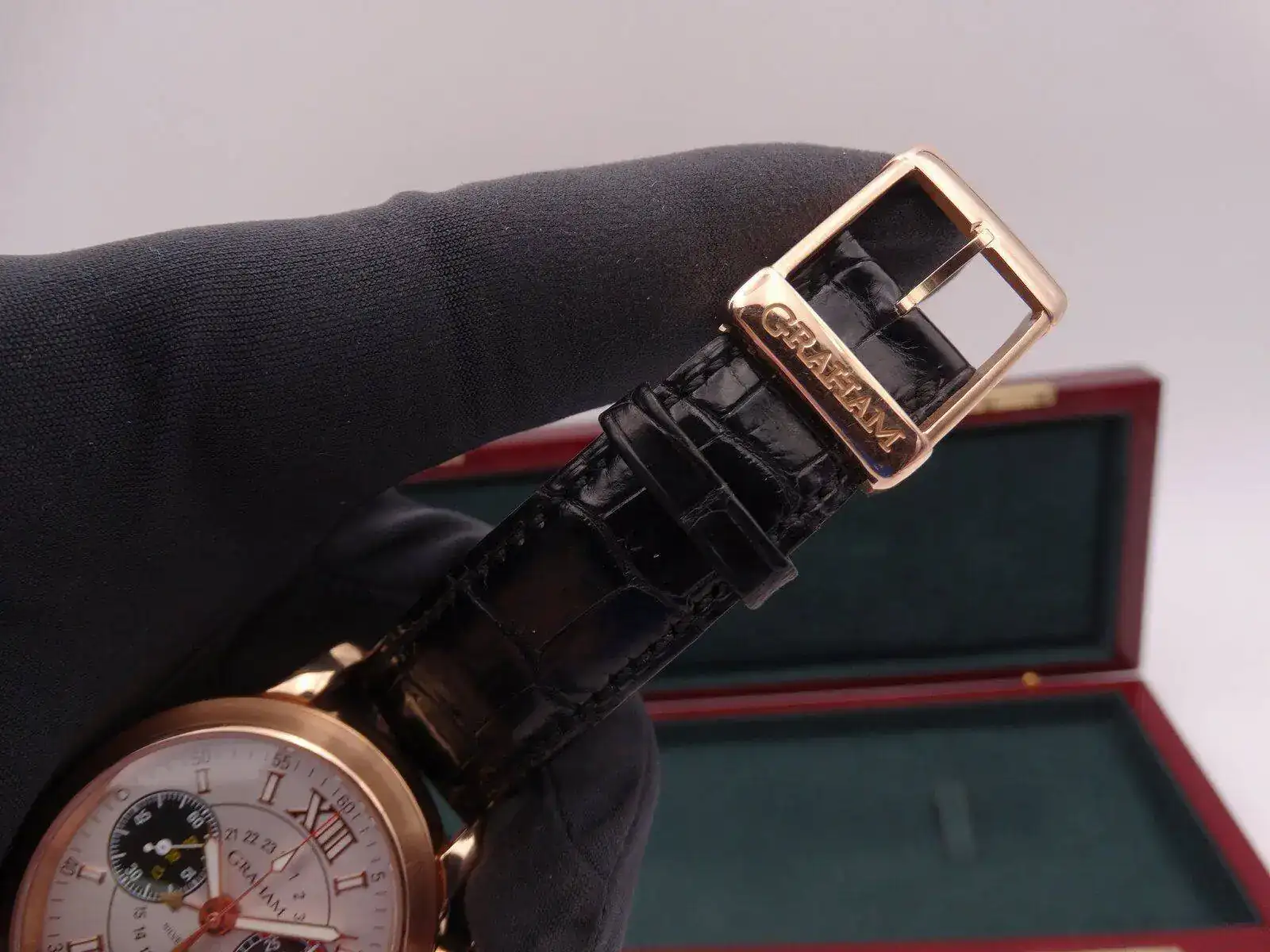 Graham Silverstone Chronograph Gold 03652.webp