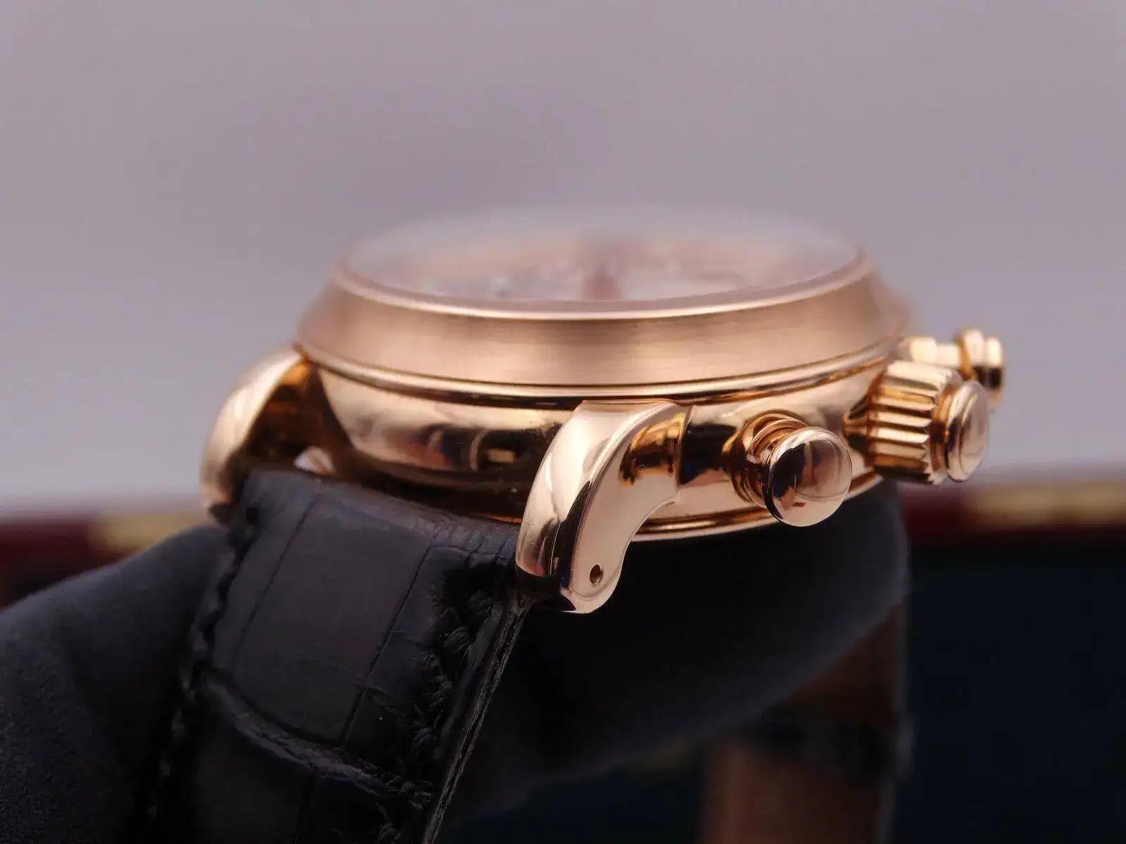 Graham Silverstone Chronograph Gold 03655.webp