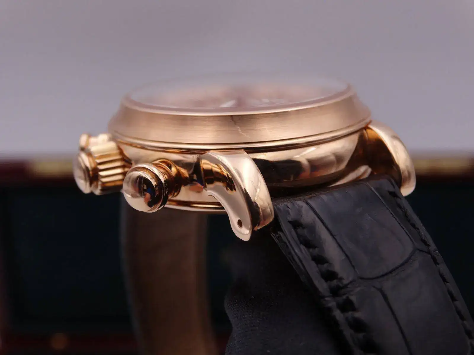 Graham Silverstone Chronograph Gold 03656.webp