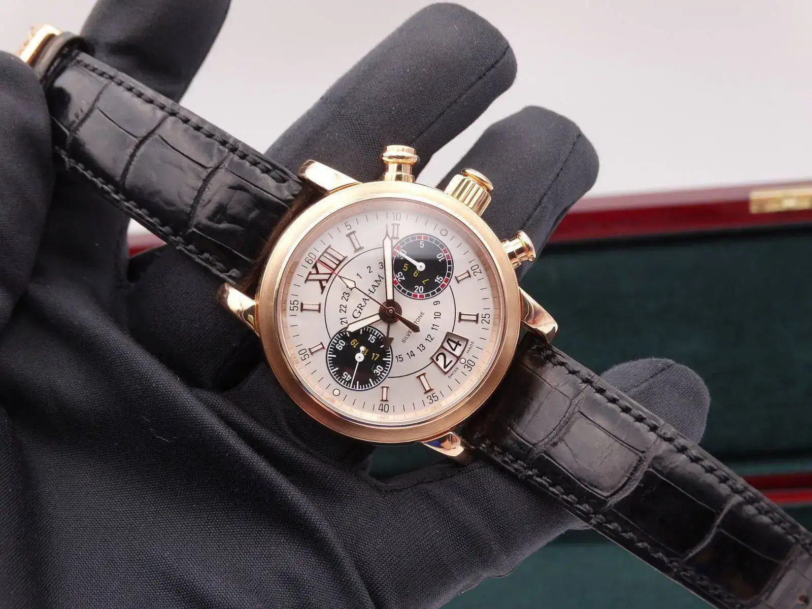 Graham Silverstone Chronograph Gold 03658.webp