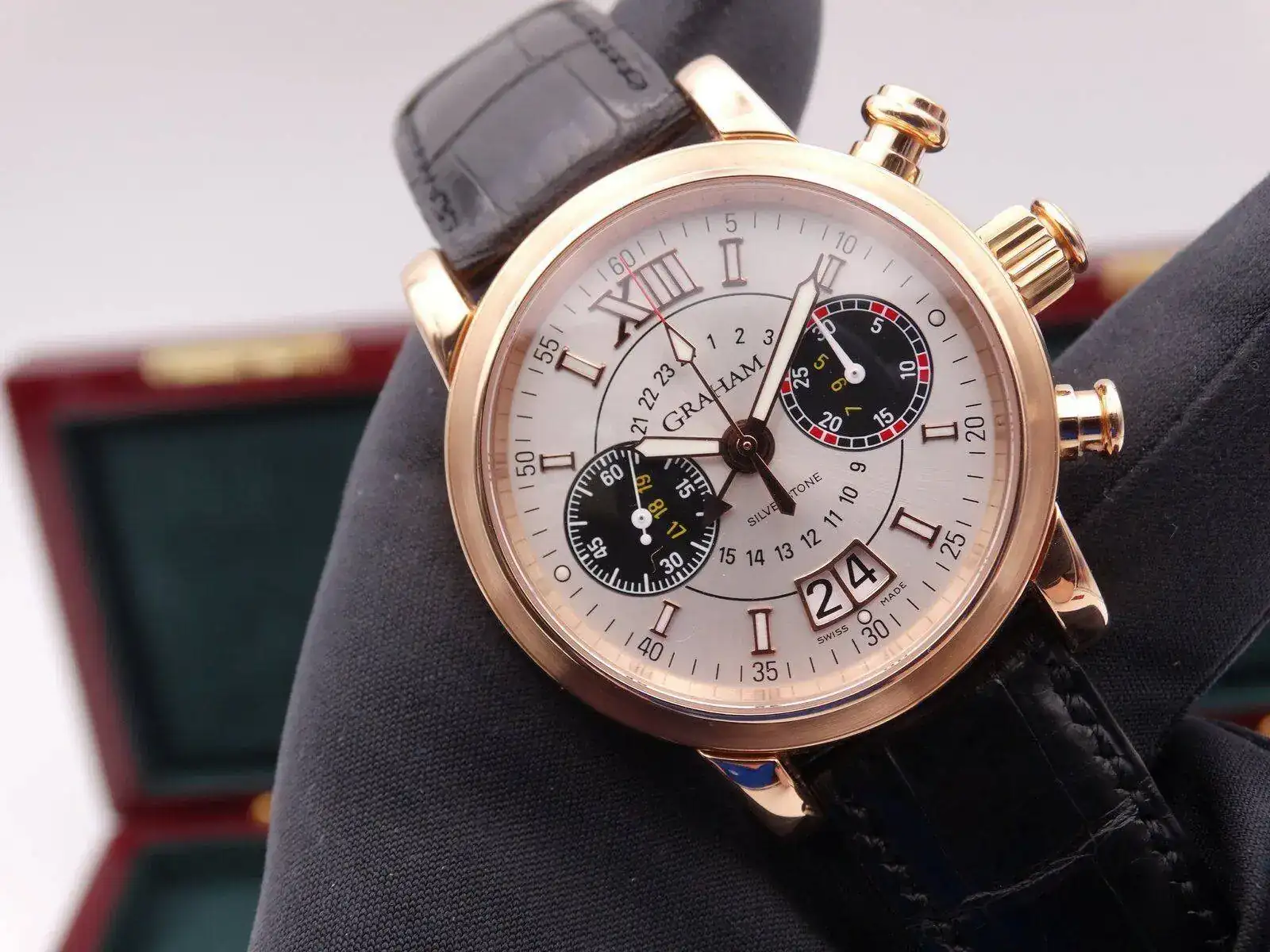 Graham Silverstone Chronograph Gold 03663.webp