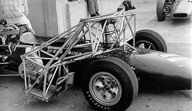Grand-Prix-Car-Mount-8.webp
