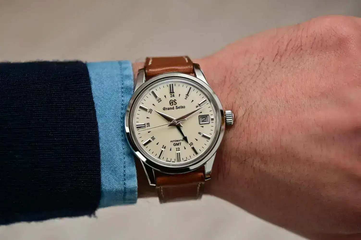 Grand-Seiko-Elegance-GMT-SBGM221-review-4.webp