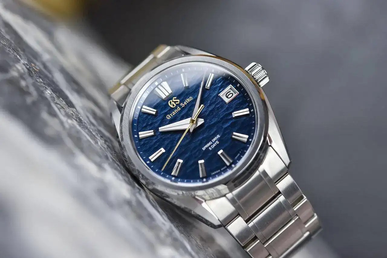 Grand-Seiko-Evolution-9-140th-Anniversary-Limited-Edition-SLGA007-lake-suwa-review-6.webp