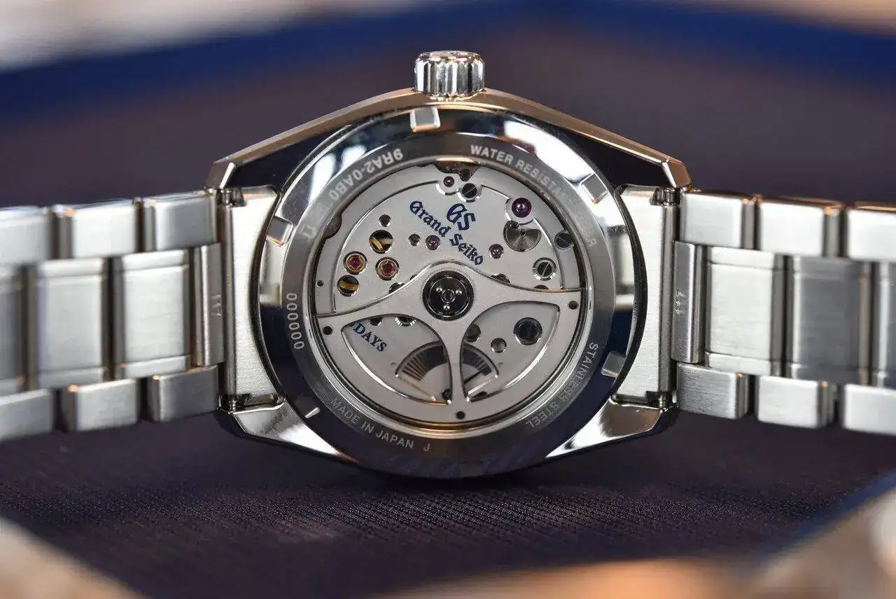grand-seiko-white-birch-spring-drive-SLGA009-calibre-9RA2-Evolution-9-review-8-1536x1025.webp