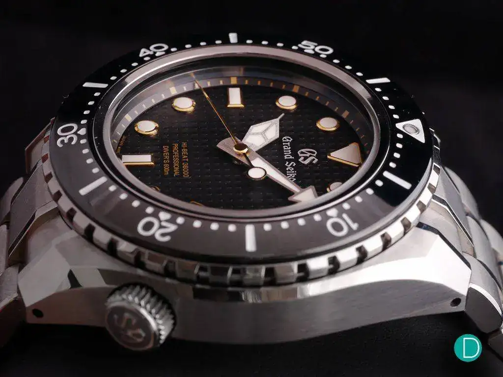 grandseiko-hibeat-diver-side.webp