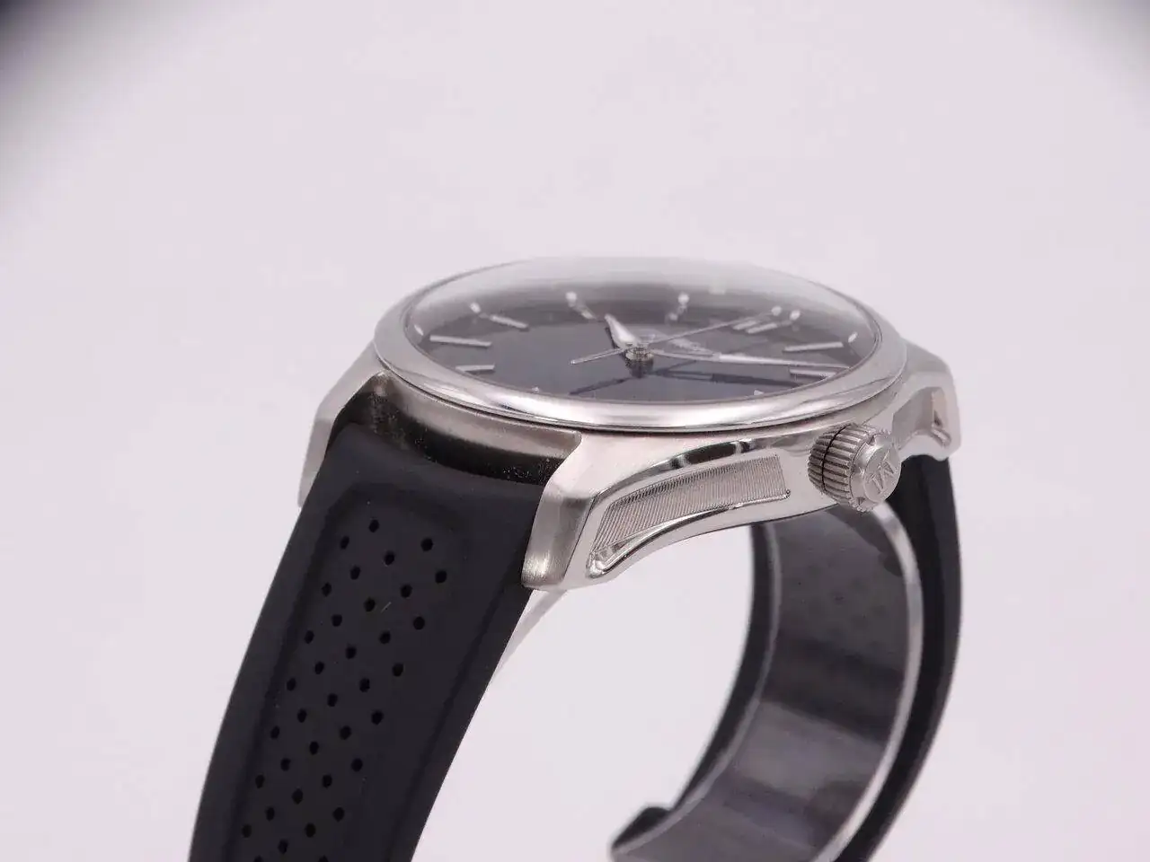 H. MOSER & CIE Pioneer Centre Seconds 02589.JPG