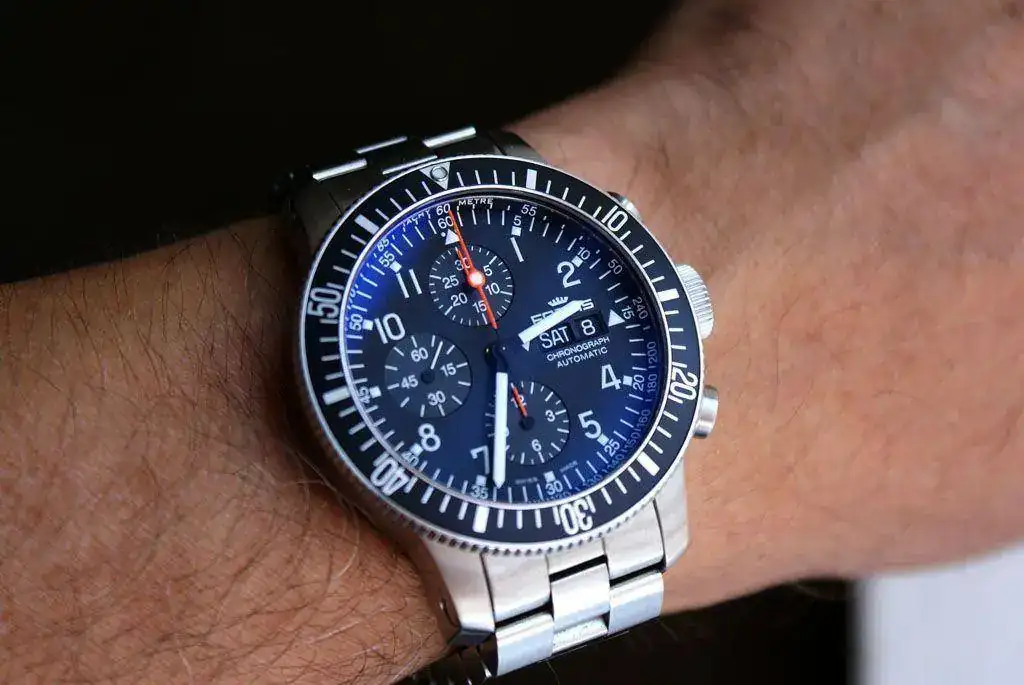 h-ref-638-10-141-3-fortis_b42_cosmonauts_chrono_01.webp