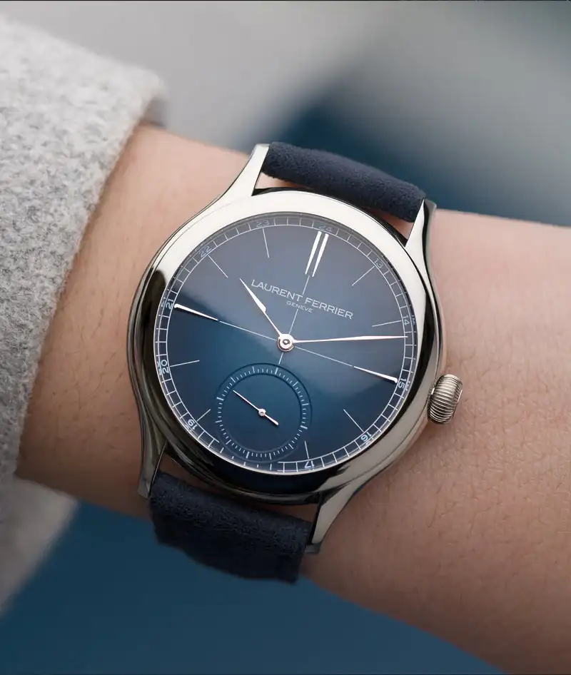 h_LCF036.T.CG_Lifestyle_Front_Dial_Wrist-shot_800x.webp