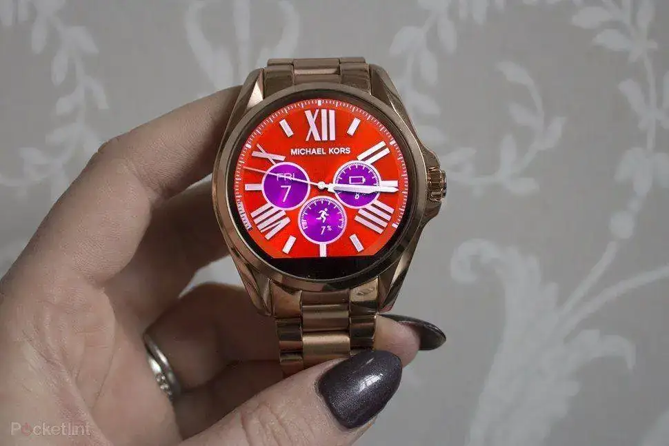 hael-kors-access-bradshaw-review-image2-v4bUWtrdRq.webp
