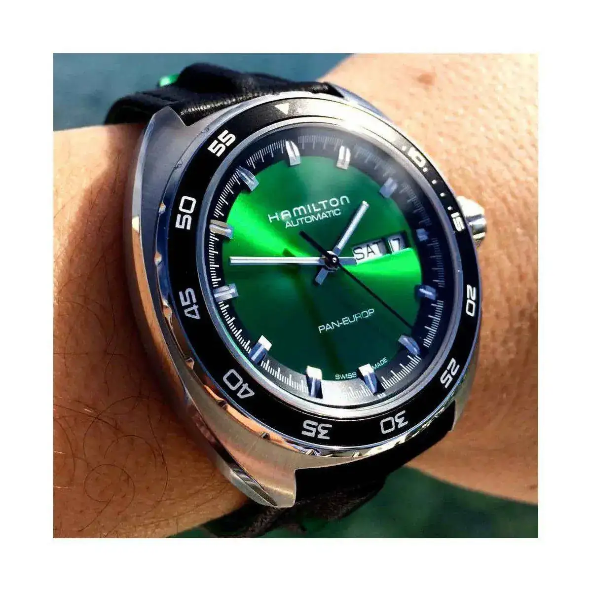 hamilton-american-classic-pan-europ-auto-150-m-42-mm-esf-verde-piel-negra.webp