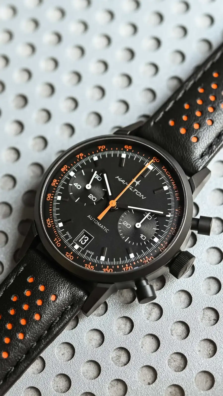 Hamilton-Intra-Matic-Auto-Chrono-All-Black-Editions-2025-video-review-10.webp