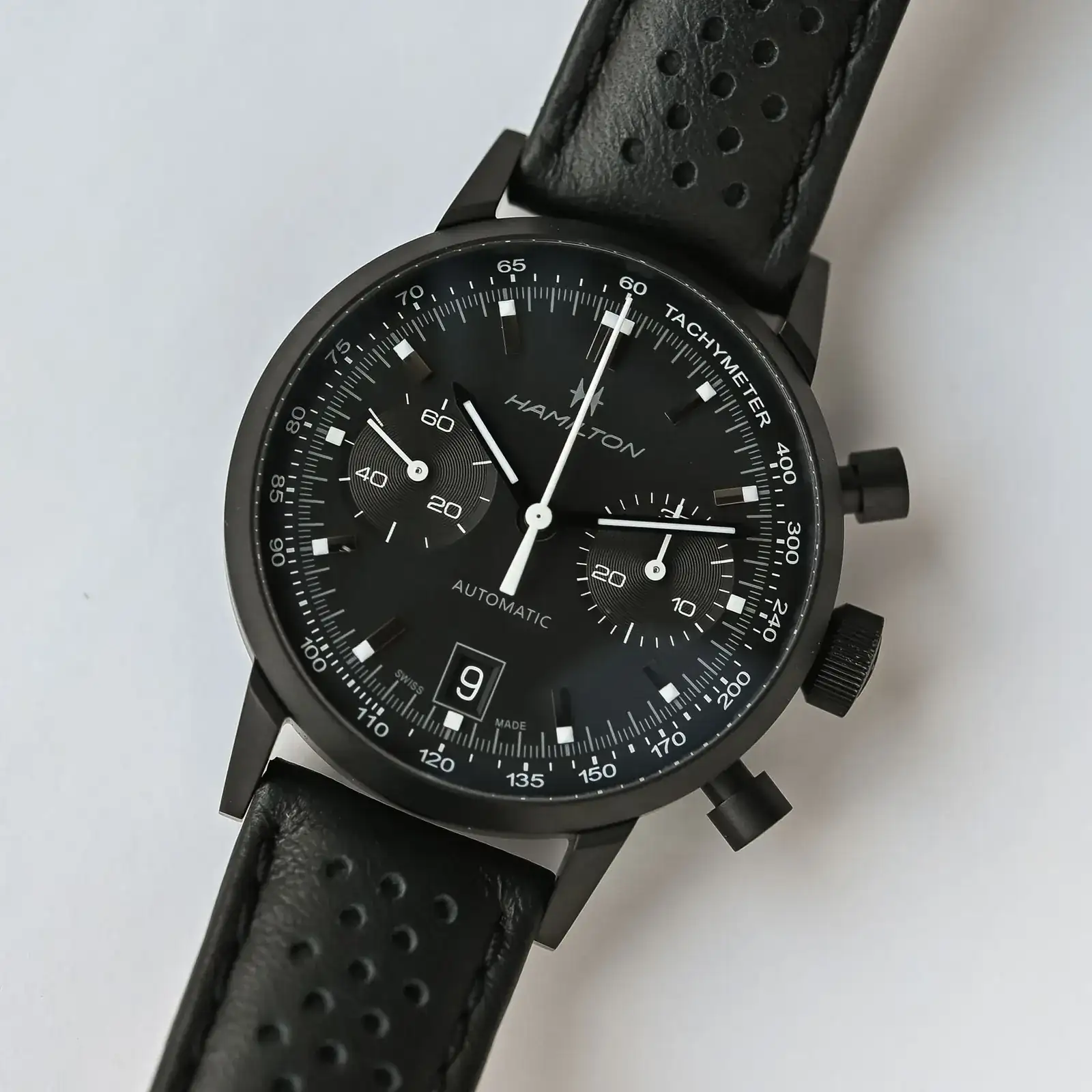 Hamilton-Intra-Matic-Auto-Chrono-All-Black-Editions-2025-video-review-6.webp