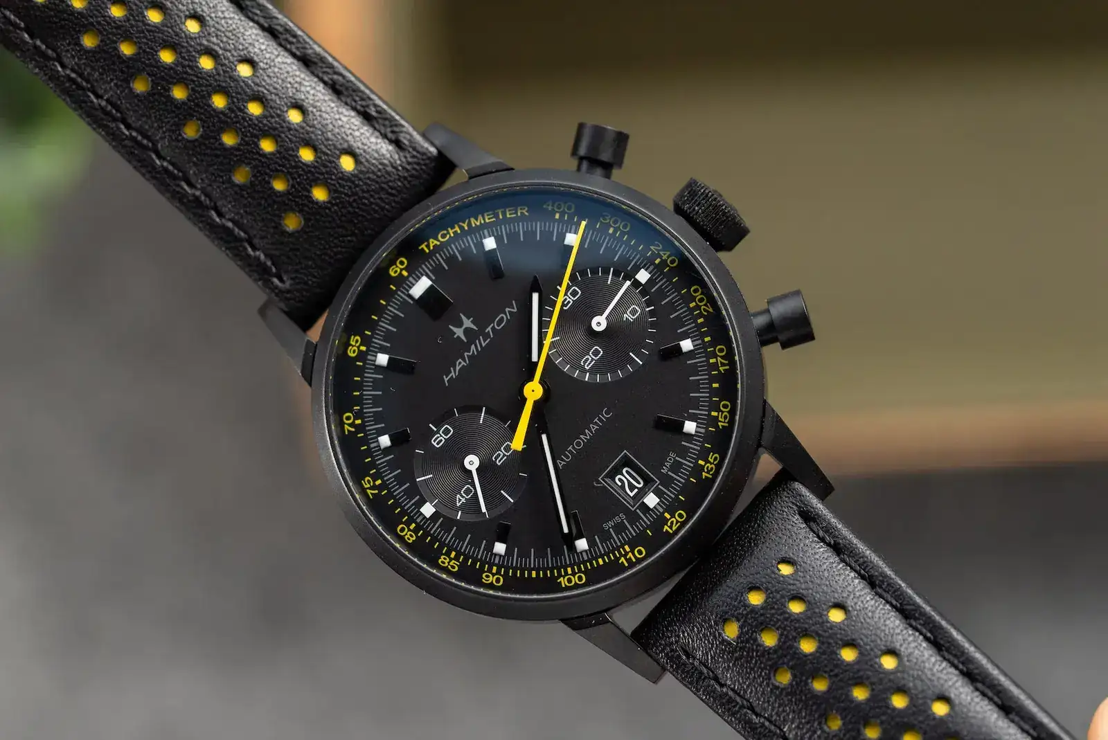Hamilton-Intra-Matic-Auto-Chrono-Black-PVD-21.jpg.webp