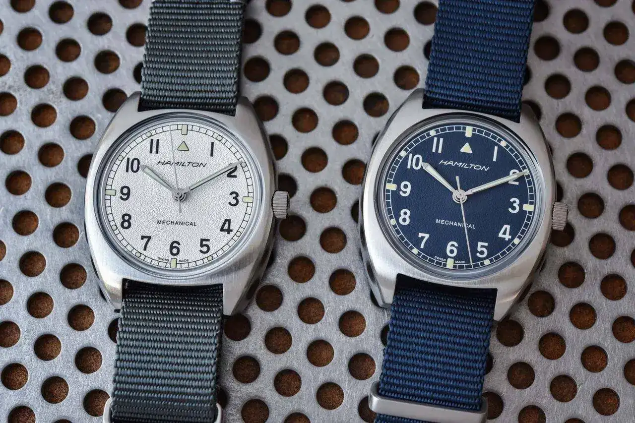 Hamilton-Khaki-Aviation-Pilot-Pioneer-Mechanical-Blue-and-White-2022-Editions-hands-on-H76419...webp