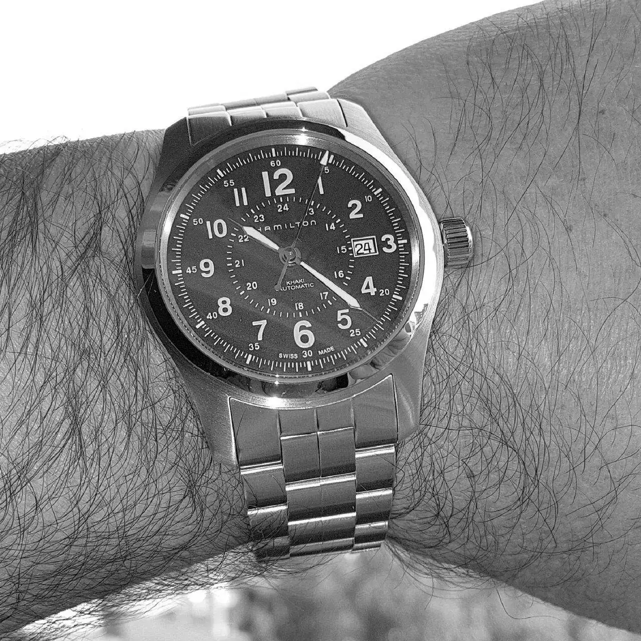 Hamilton-Khaki-Field-Auto-42-mm-100M-Blue-Dial-Bracelet-H70605143-ConvertImage.webp
