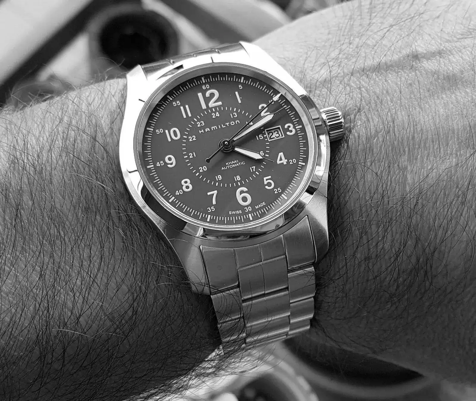 Hamilton Khaki Field Auto 42mm 100M Green Dial Cal. H10 Ref. H70605163 (ByN).webp
