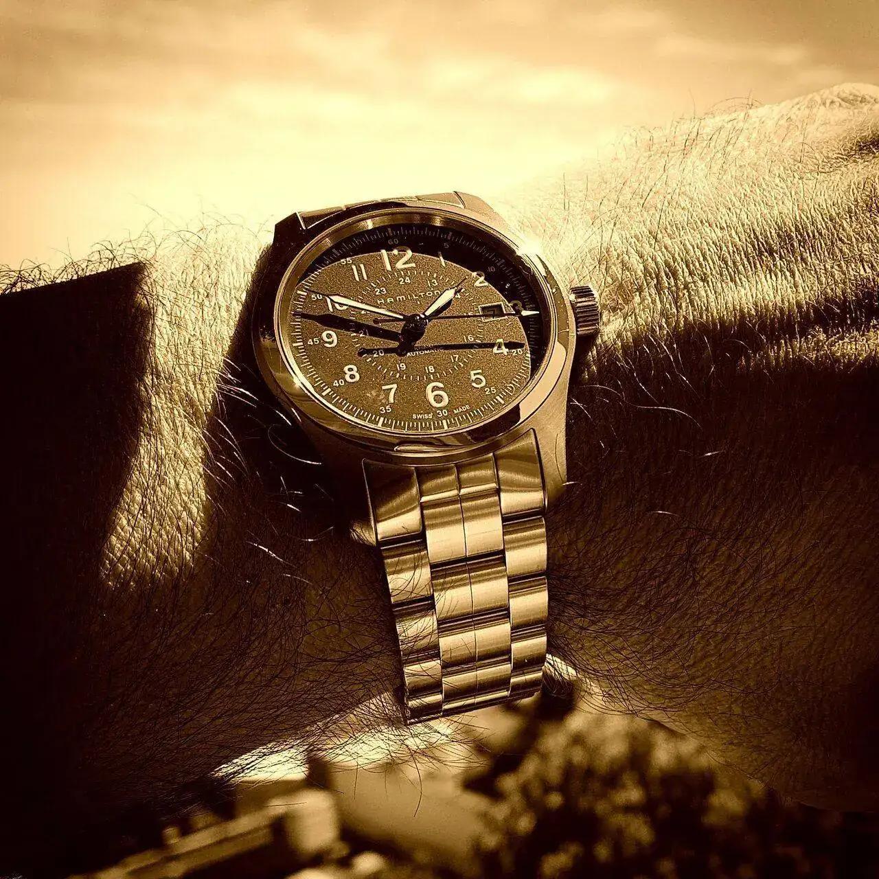 Hamilton Khaki Field Auto 42mm 100M Green Dial Cal. H10 Ref. H70605163 (sepia).webp
