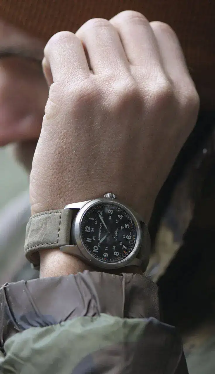 Hamilton-Khaki-Field-Titanium-Automatic-4.webp