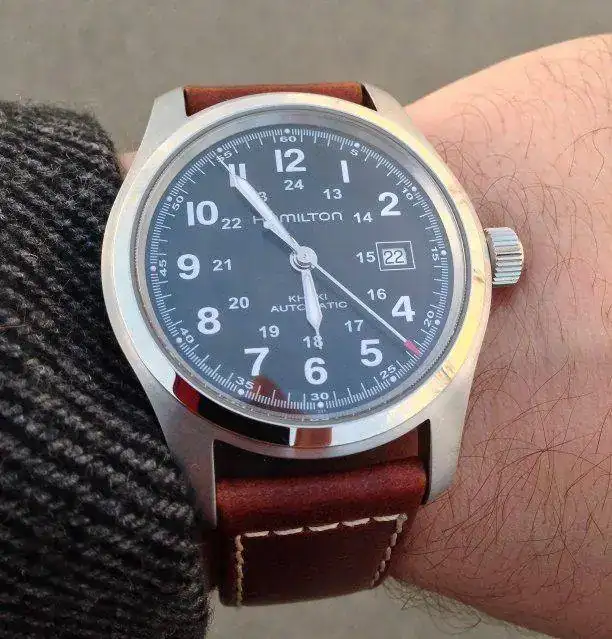 hamilton-khaki-field-wrist-shot-1.webp