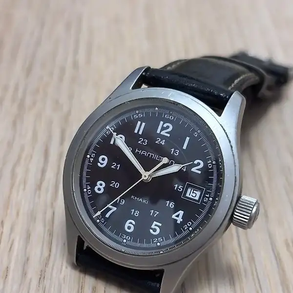 Hamilton-Khaki-negro-CW.webp