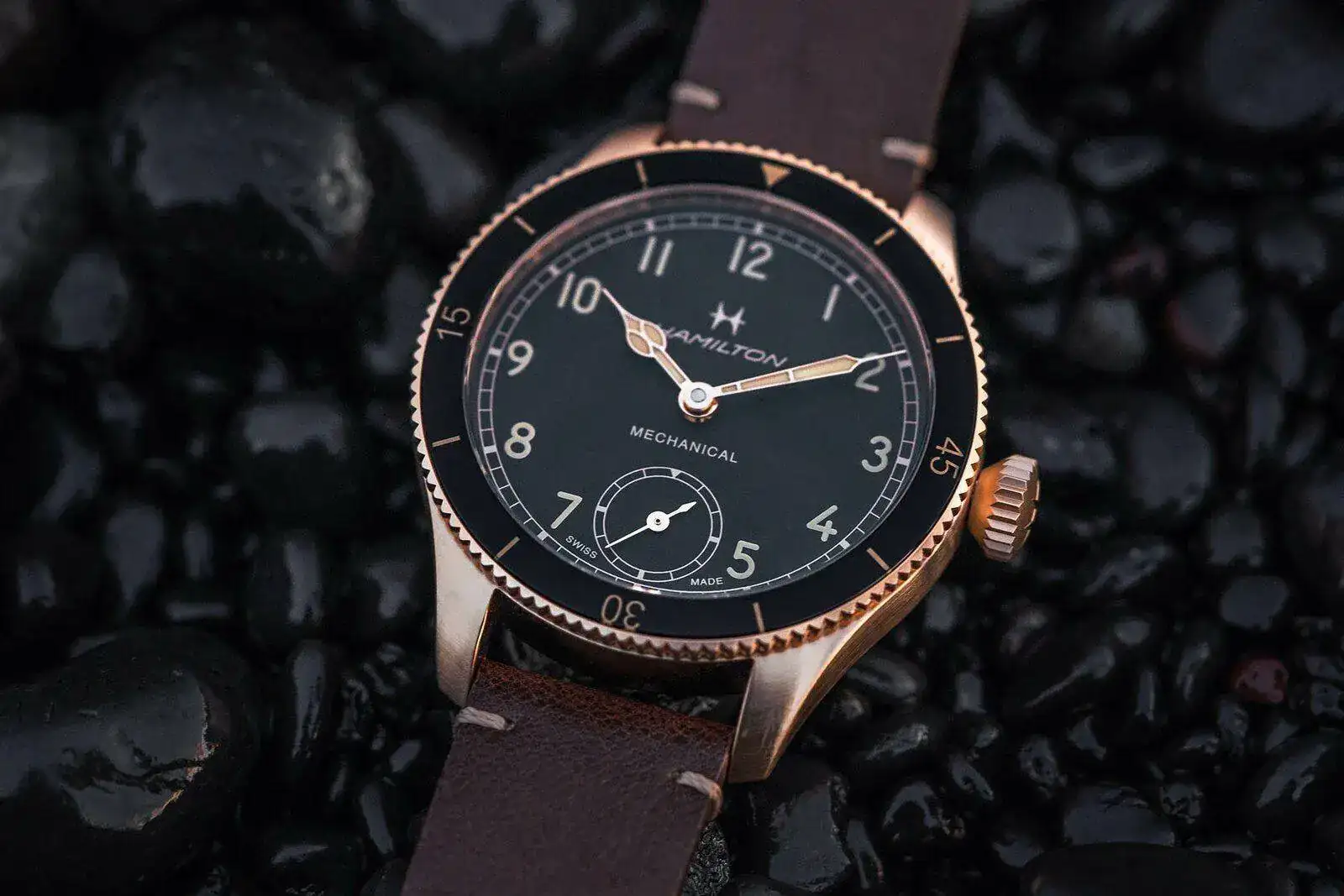 Hamilton-Khaki-Pilot-Pioneer-hand-Wound-43mm-Bronze-H76709530-2.webp