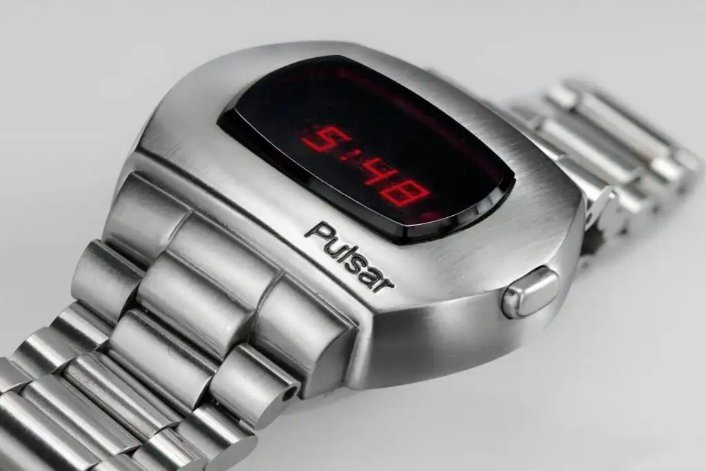 Hamilton-Pulsar-1972-acero-completo-1024x683.webp