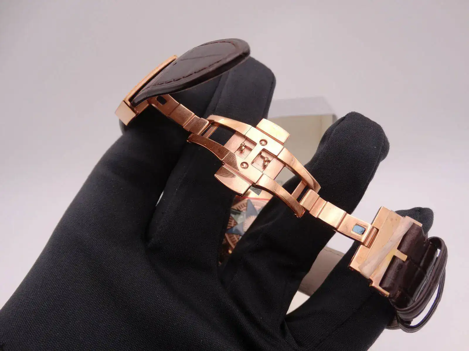 hamilton riva 9536.webp