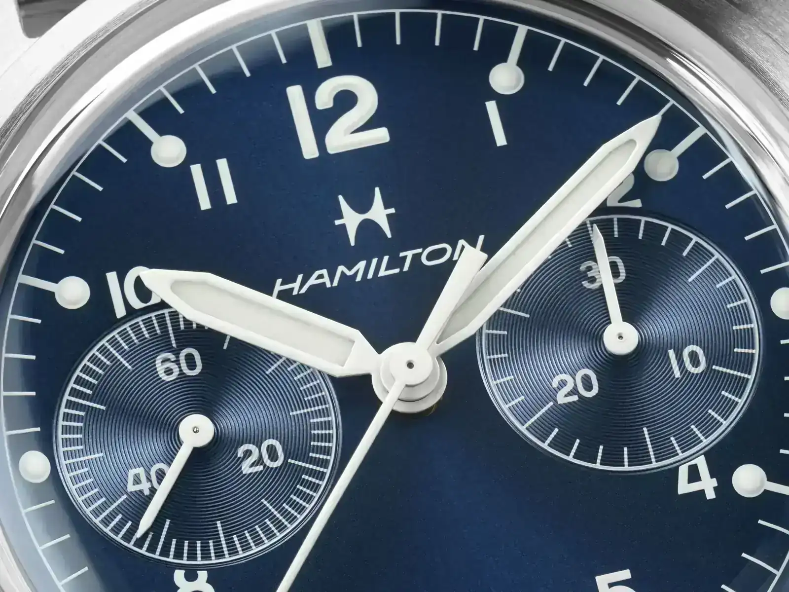Hamilton_Khaki_Aviation_Pilot_Pioneer_Chrono-2.webp