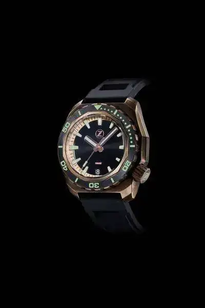 HammerHead-Black-Bezel-Green-Lume-Black-Dial-MR_grande.webp