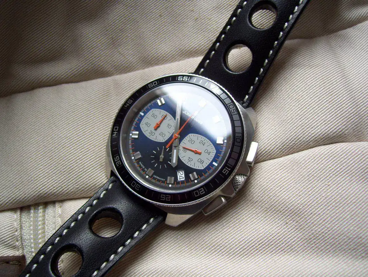 hans-1972-chronoscope-quartz-ref-041-4261-00-vor-3.webp