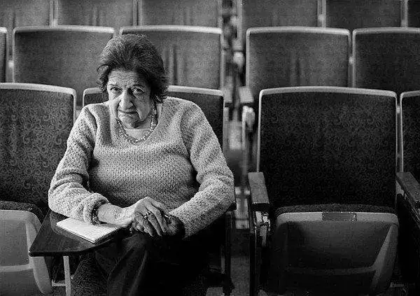 helen-thomas-1990.webp