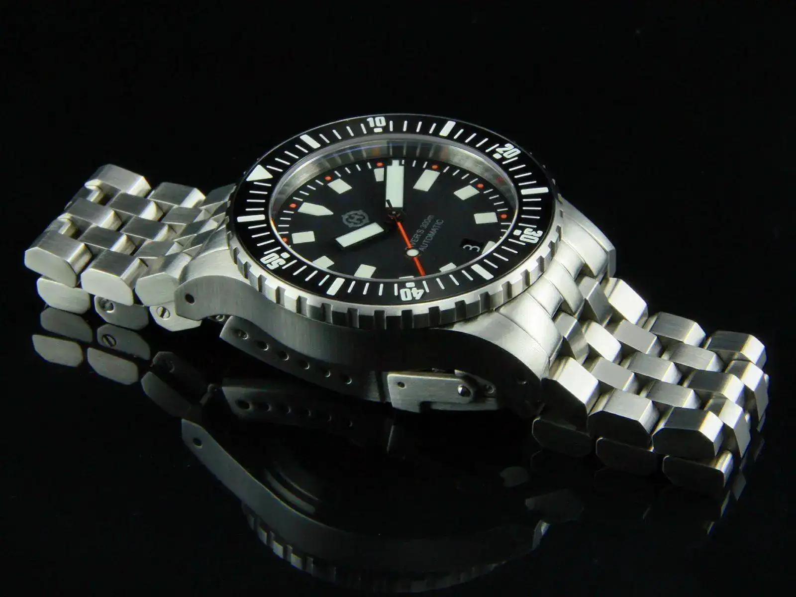 HELM%2BWatches%2BVANUATU%2BGen%2B2%2B03.webp