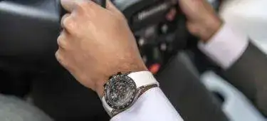 hennessey-venom-f5-reloj-noresizing-01-6364e67ed25da_375x170c.jpg
