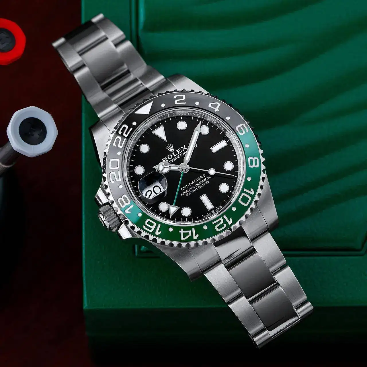 HERO-Rolex-Left-Handed-GMT-Master-II-Destro-126720VTNR-scaled.webp
