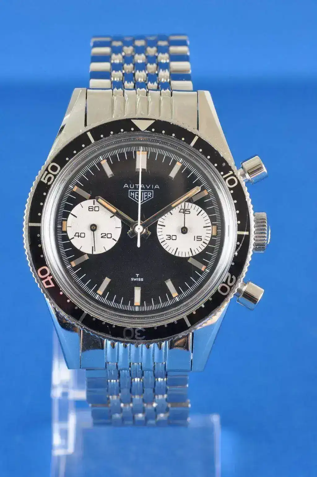 Heuer%20Autavia%203646%20first-third%20-%20Face_01.webp