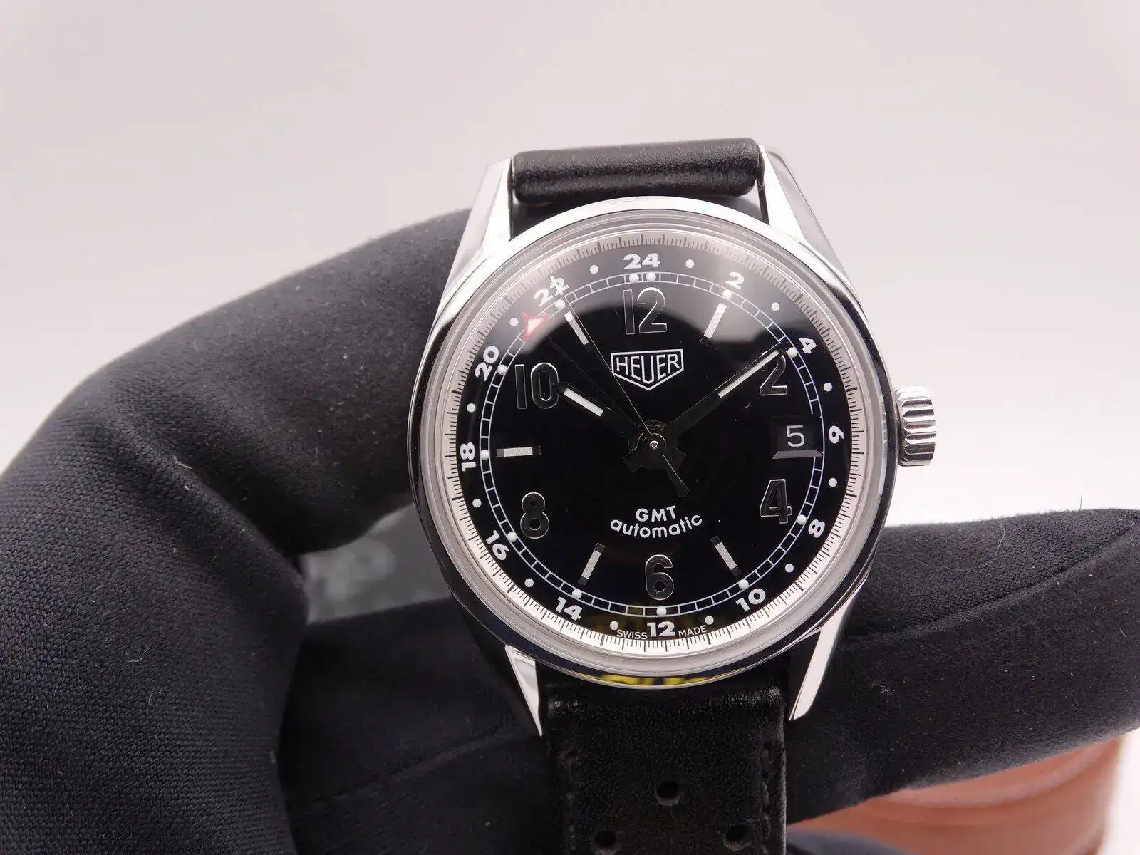 Heuer Carrera Re-edition 09454.JPG