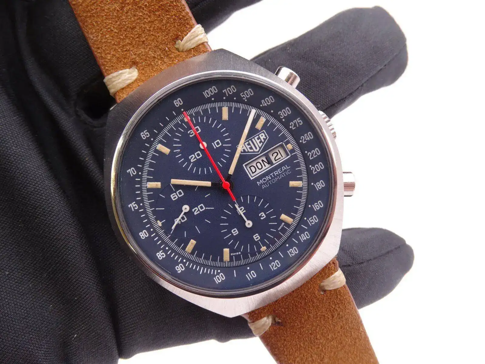 heuer montreal chronograph vintage 8525.webp