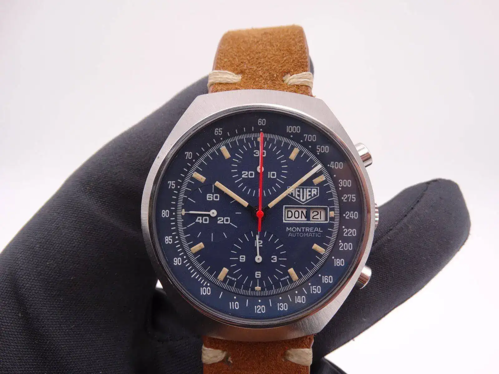heuer montreal chronograph vintage 8526.webp