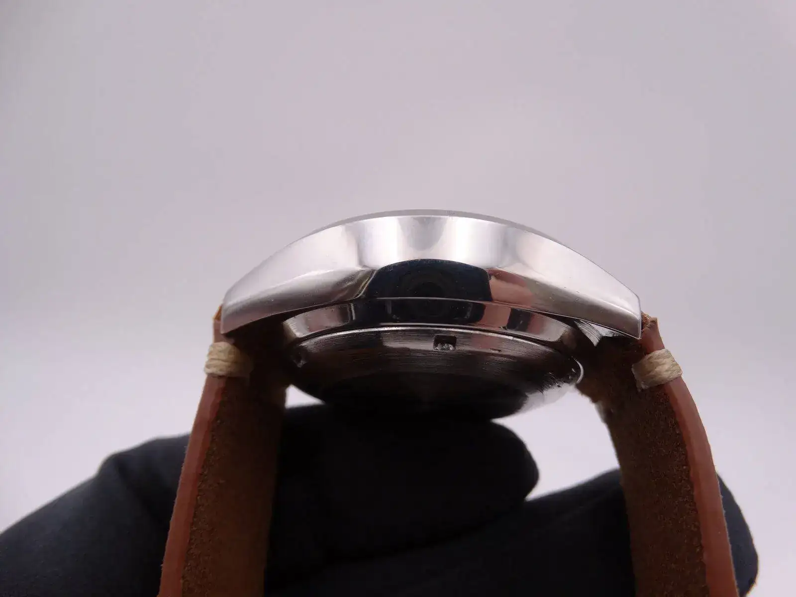 heuer montreal chronograph vintage 8528.webp