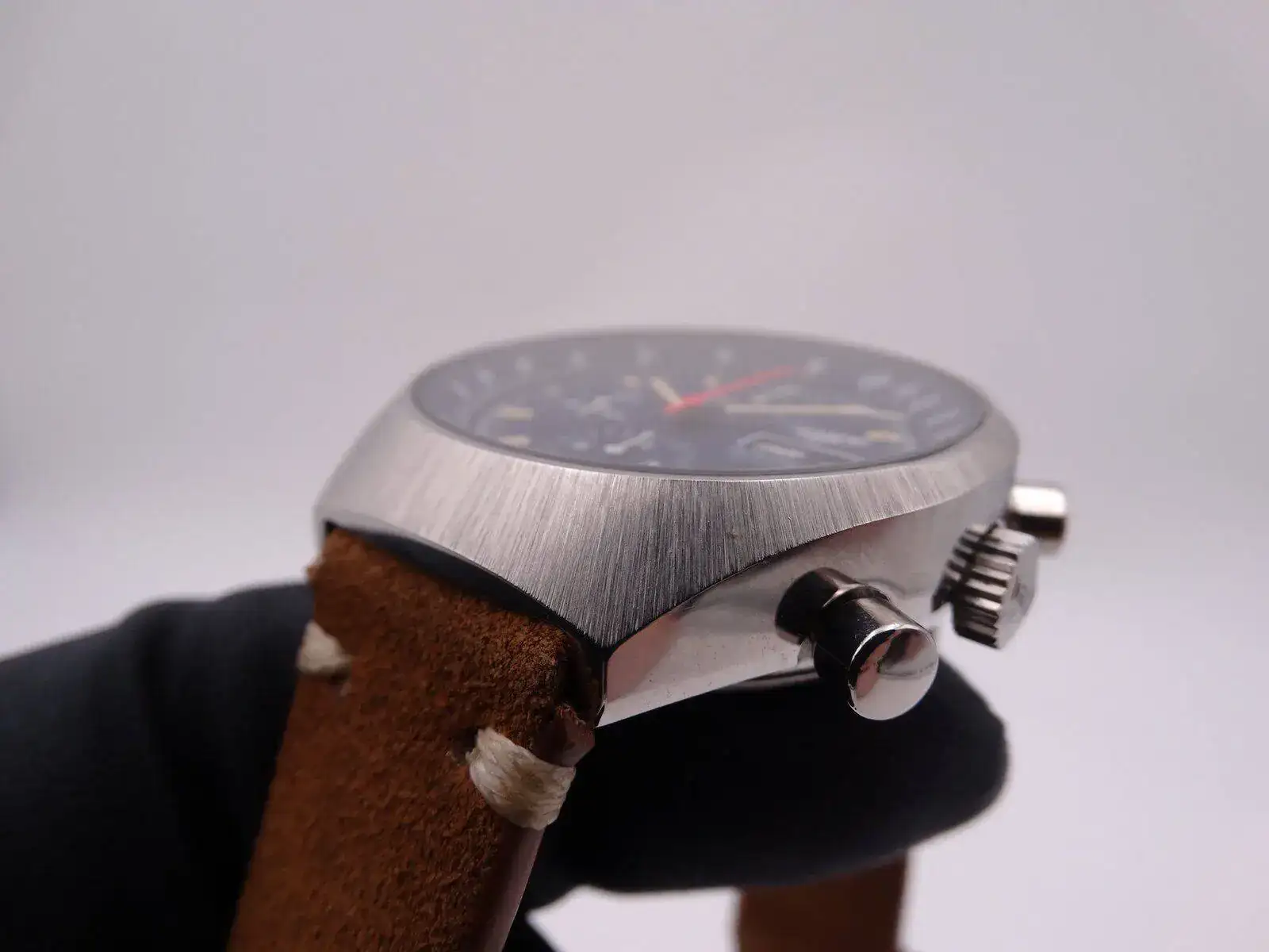 heuer montreal chronograph vintage 8534.webp