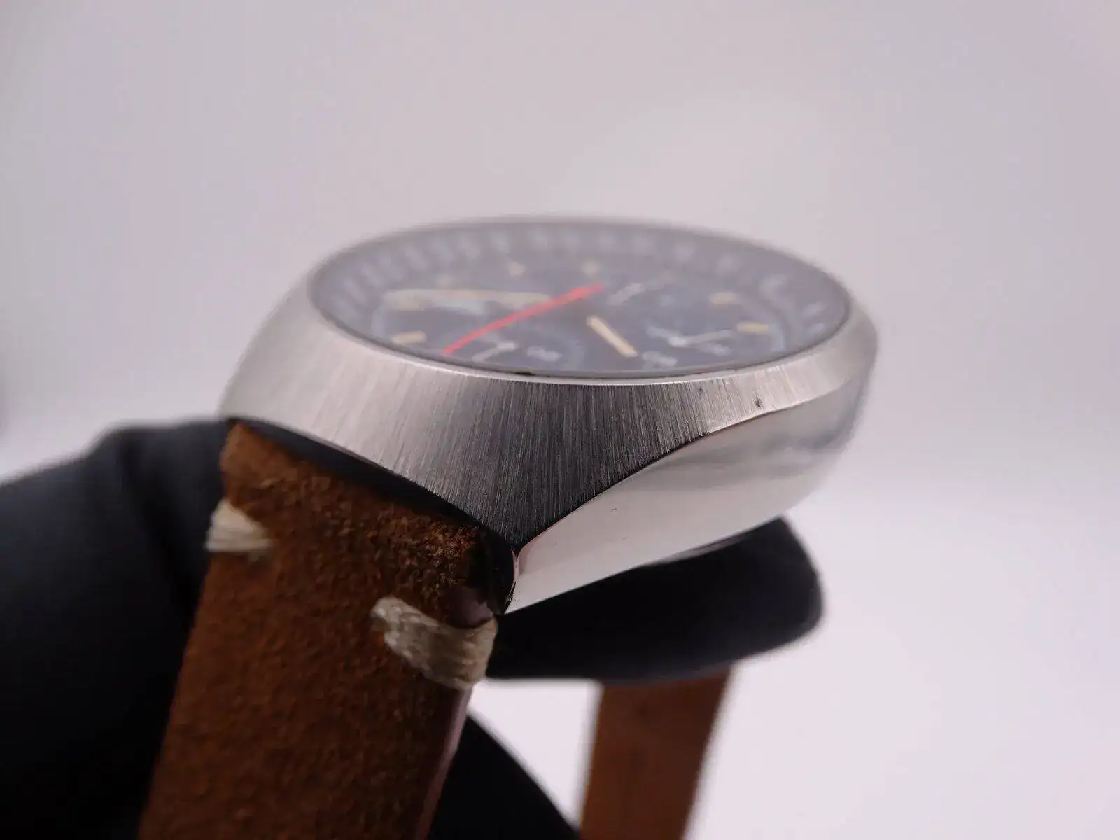 heuer montreal chronograph vintage 8536.webp