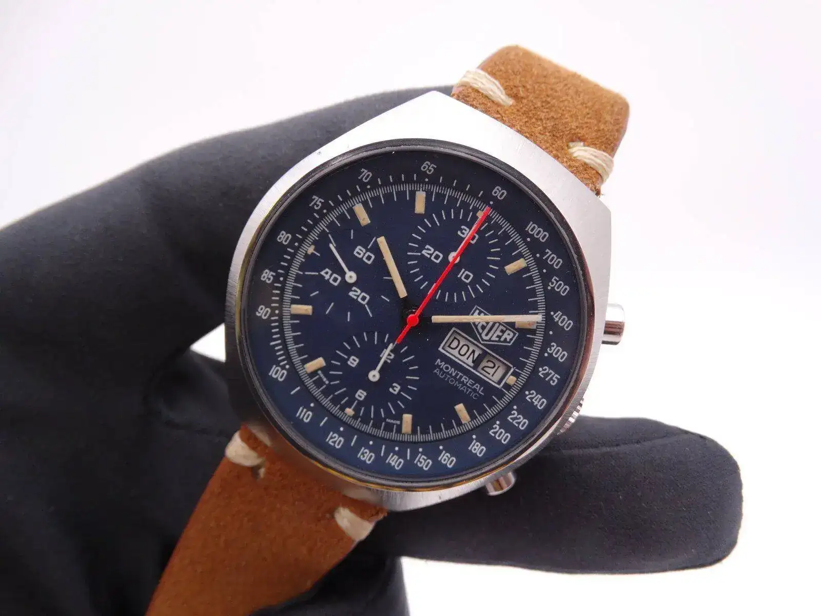 heuer montreal chronograph vintage 8539.webp