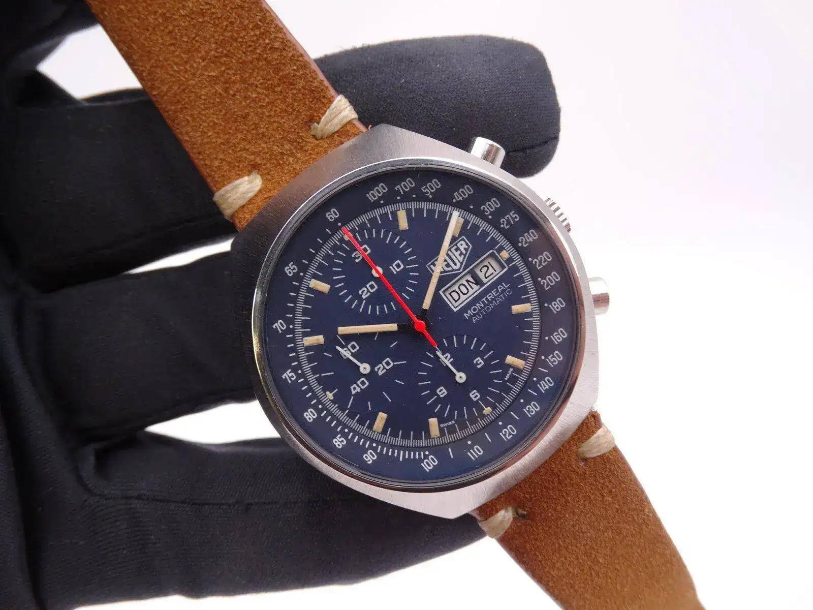 heuer montreal chronograph vintage 8541.webp