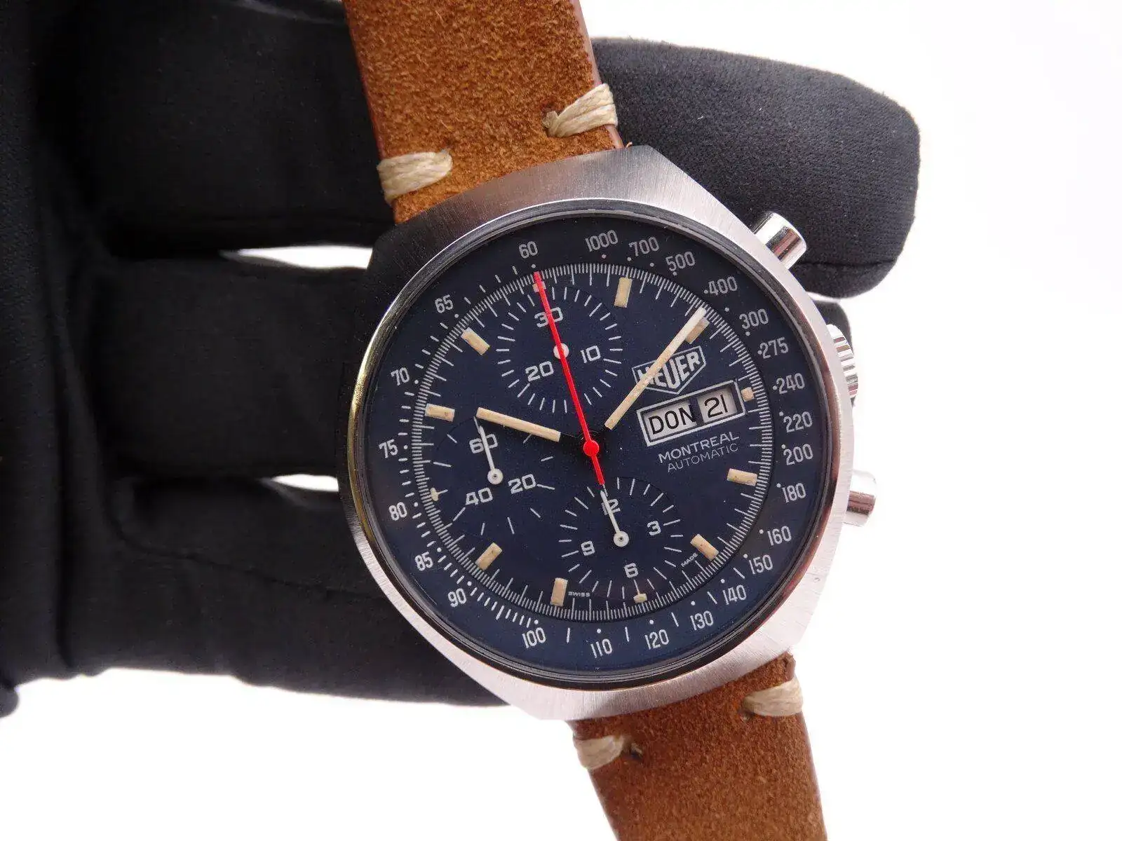 heuer montreal chronograph vintage 8542.webp